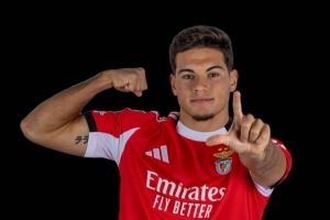 记者；巴萨引援锁定本菲卡19岁后卫奥利维拉，德科与其经纪人会面