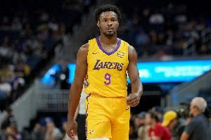 手感不佳！布朗尼6投2中&三分3中1得到5分3板3助1断1帽 出现5失误