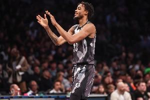 全能内线！克拉克斯顿8中5拿到12分9板5助