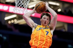 这TM新秀？克尼佩尔近8战场均21.6分7.0篮板 三项命中率48/39/93%